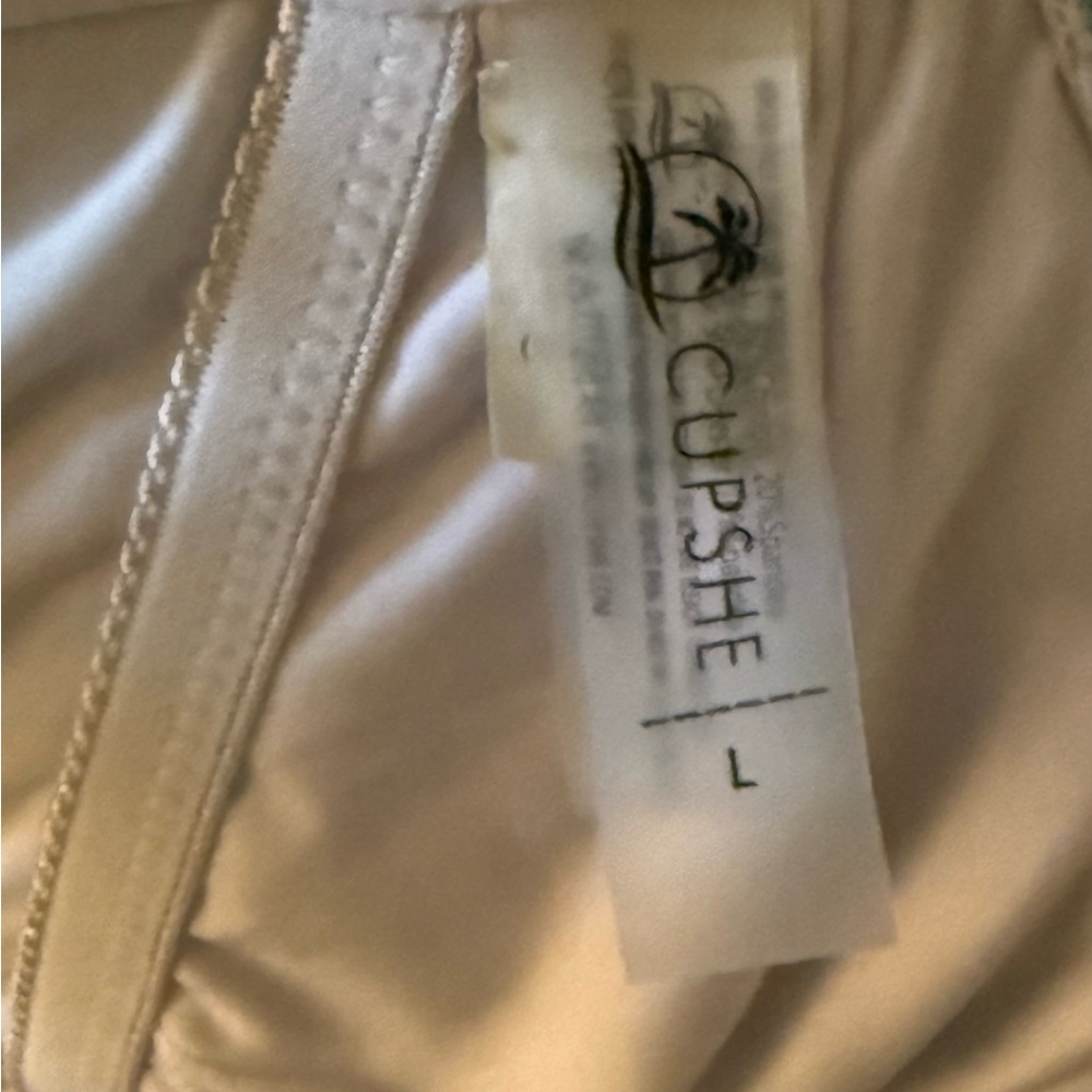 Cupshe Green and White Striped Ruffle Swimsuit Size Large - Picture 3 of 4